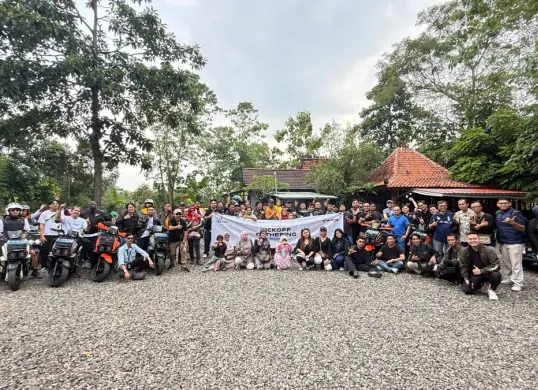 4 komunitas motor listrik menggelar kopdar yang diselenggarakan Indomobil eMotor. (Sumber: IEI)