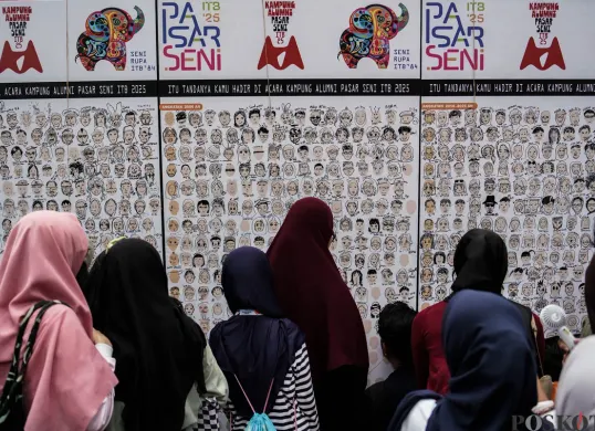 Ilustrasi - Pengunjung di Pasar Seni ITB, Jalan Ganesa, Bandung, Minggu, 19 Oktober 2025. Fraksi PSI DPRD Kota Bandung memberikan apresiasi atas Raperda tentang GDPK Kota Bandung 2025-2045. (Sumber: Poskota/Bilal Nugraha Ginanjar)