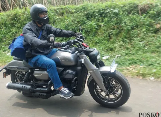Motor QJMotor SRV 250 Libero menawarkan keseimbangan antara tampilan elegan dan fungsionalitas sehari-hari. (Sumber: Poskota/Erwan Hartawan)