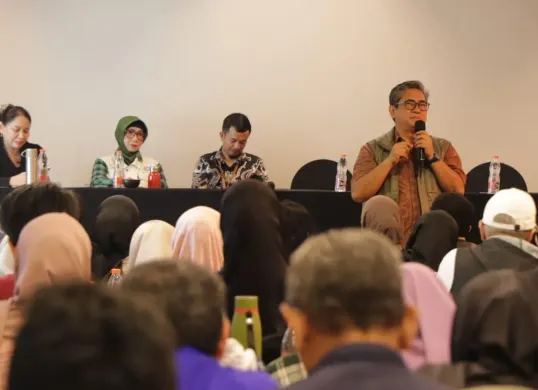 Dinas Lingkungan Hidup (DLH) DKI Jakarta menggelar pelatihan bagi para pendamping bank sampah di seluruh kelurahan sebagai bagian dari upaya mewujudkan target satu RW satu bank sampah aktif. (Sumber: DLH Jakarta)