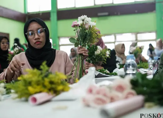 Antusiasme Warga ikuti Pelatihan Merangkai Bunga