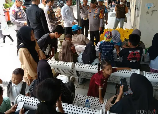 Sejumlah warga Kampung Barengkok, Desa Sukatani, Kecamatan Cikande, Kabupaten Serang, direlokasi dari area terpapar radiasi, Selasa, 21 Oktober 2025. (Sumber: Poskota/Rahmat Haryono)