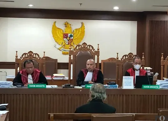 Persidangan gugatan perdata antara PT Citra Marga Nusaphala Persada Tbk (CMNP) melawan Hary Tanoesoedibjo dan MNC Group di PN Jakarta Pusat, Rabu, 22 Oktober 2025. (Sumber: POSKOTA | Foto: Ali Mansur)