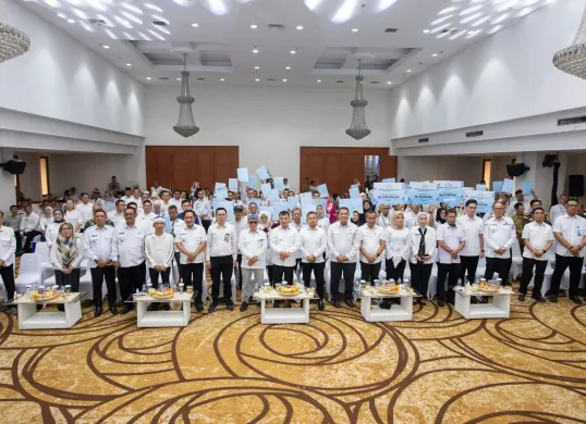 Kegiatan Akad Massal KUR 800.000 Debitur Penciptaan Lapangan Kerja dan Peluncuran Kredit Program Perumahan diselenggarakan serentak di seluruh Indonesia, Selasa, 21 Oktober 2025. (Sumber: Dok. bank bjb)