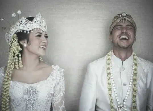 Keharmonisan Raisa dan Hamish Daud saat pernikahan. (Sumber: Instagram)