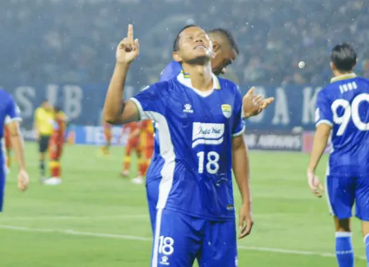 Potret pemain Persib Bandung, Adam Alis yang melakukan selebrasi usai mencetak gol ke gawang Selangor FC di ajang ACL 2 pada Kamis, 23 Oktober 2025. (Sumber: Instagram/ Persib)