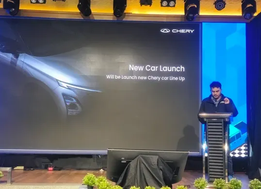 BTL Manager of PT CSI, Irfan Wahyudi saat konferensi pers GJAW 2025 menyebut pihaknya bakal meluncurkan mobil baru. (Sumber: Poskota/Erwan Hartawan)