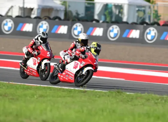 Empat pebalap muda Astra Honda siap menuntaskan musim Asia Talent Cup 2025 di Sirkuit Sepang, Malaysia. (Sumber: Dok. AHM)