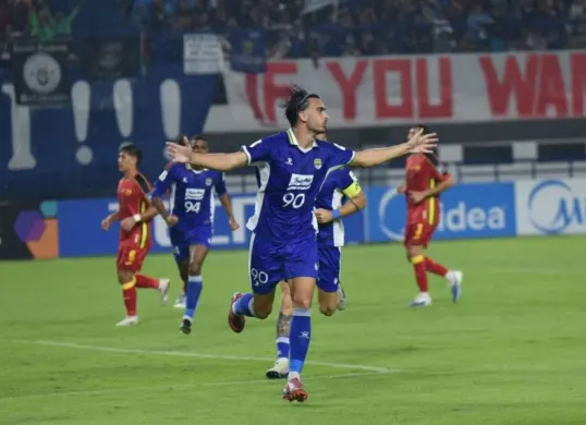 Selebrasi Andrew Jung setelah mencetak gol di laga Persib Bandung vs Selangor FC. (Sumber: persib.co.id)