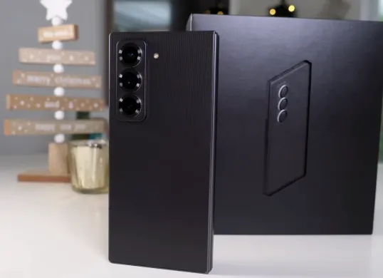 Galaxy Z Fold 7 hadir dengan desain tipis dan ringan lipat menjadi smartphone, buka jadi tablet mini untuk pengalaman multitasking maksimal. (Sumber: Dok/Samsung)