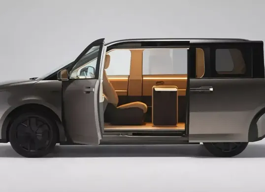 Sharp kini siap memasuki industri otomotif dengan memperkenalkan MPV listrik LDK+ hasil kolaborasi bersama Foxconn. (Sumber: Istimewa)