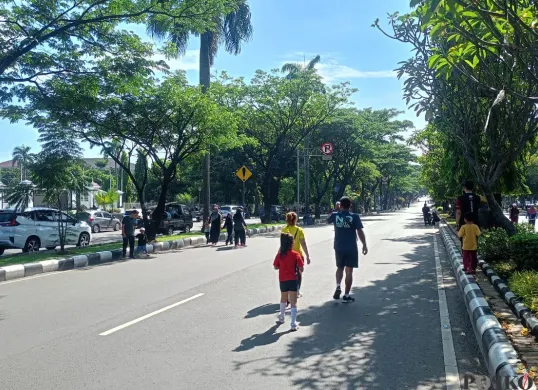 Kegiatan CFD perdana digelar di Jalan Tegar Beriman Cibinong, Kabupaten Bogor, Minggu, 26 Oktober 2025. (Sumber: Poskota/Giffar Rivana)