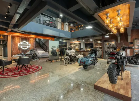 Delar baru Harley-Davidson bernama Plaza Harley-Davidson of Surabaya di Jl. Mayjen HR. Muhammad Nomor 26, Kelurahan Pradahkalikendal, Kecamatan Dukuh Pakis, Kota Surabaya. (Sumber: Dok. Harley-Davidson)