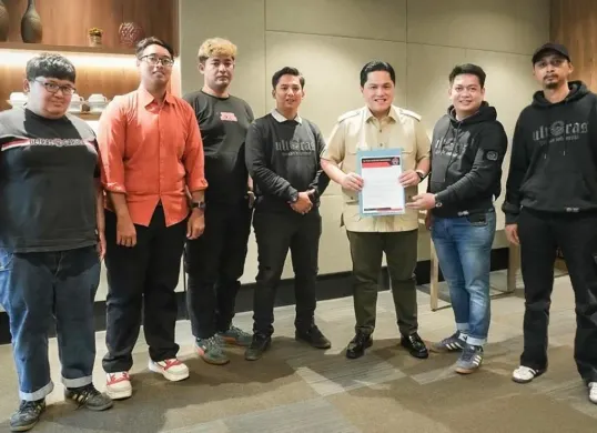 Ketua Umum PSSI, Erick Thohir, bertemu dengan perwakilan Ultras Garuda Indonesia di Jakarta pada Sabtu, 25 Oktober 2025. (Sumber: Dok. PSSI)