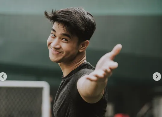 Yesaya Abraham, aktor muda berbakat yang dikenal lewat serial Antares, kerap disorot karena kemiripannya dengan Devano Danendra. (Sumber: Instagram/@yesayaabrhm)