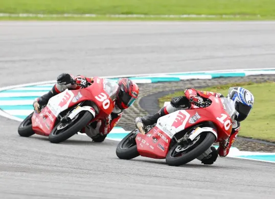 Bintang Pranata Sukma, 30 tahun, menutup musim Idemitsu Asia Talent Cup (IATC) 2025 dengan hasil positif di Sirkuit Sepang. (Sumber: AHM)