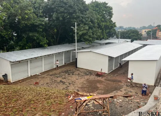 Kondisi kios baru untuk eks pedagang Pasar Barito di Sentra Fauna Lenteng Agung, Jagakarsa, Jakarta Selatan, Senin, 27 Oktober 2025. (Sumber: Poskota/Pandi Ramedhan)