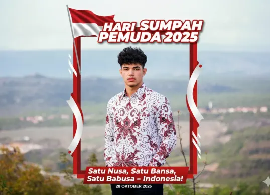 Hasil edit prompt Gemini AI foto cowok keren dengan twibbon peringatan Hari Sumpah Pemuda 2025. (Sumber: Freepik)