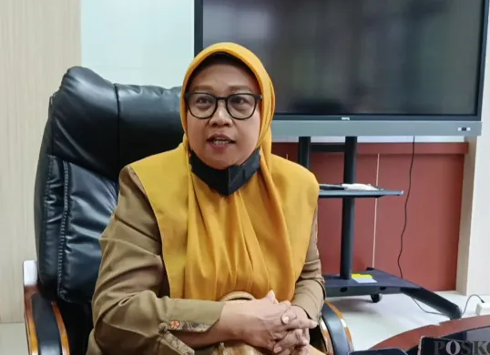 Kepala Sekolah SDN Jatibening Baru 2, Anti Susanti. (Sumber: POSKOTA | Foto: Nurpini Aulia Rapika)