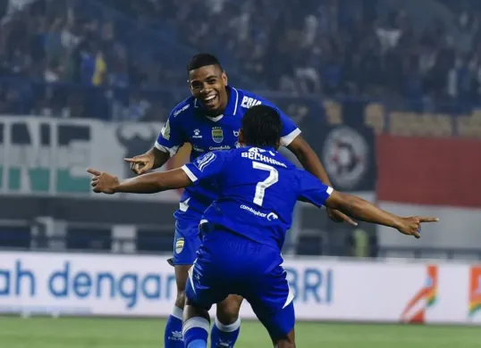 Persib Tumbangkan Persis 2-0 (Sumber: Instagram/@persib)