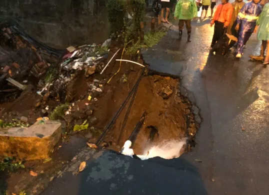 Longsor di Bondongan, Kota Bogor menyebabkan 12 rumah warga terdampak. (Sumber: BPBD Kota Bogor)