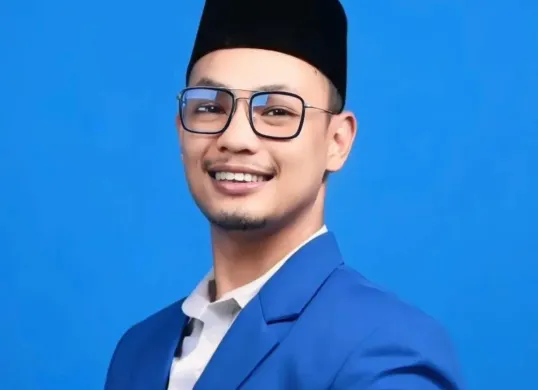 Anggota DPRD Kabupaten Langkat, M Rizki Rifai viral karena berjoget di atas kapal di Danau Toba. (Sumber: Instagram/@harry_bagaskara)