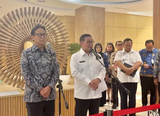 Menteri Kesehatan, Budi Gunadi Sadikin dan Gubernur Jakarta, Pramono Anung, di Kantor Kemenkes, Jakarta Selatan, Selasa, 28 Oktober 2025. (Sumber: POSKOTA | Foto: M Tegar Jihad)