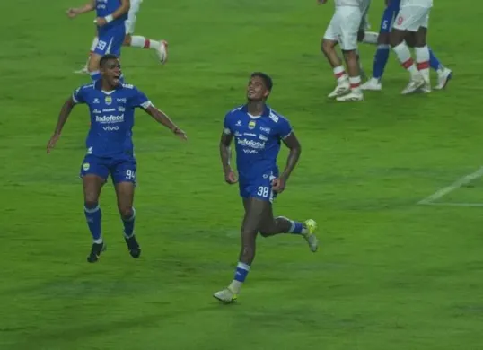 Ramon Tanque termotivasi untuk segera cetak gol untuk Persib Bandung. (Sumber: persib.co.id)