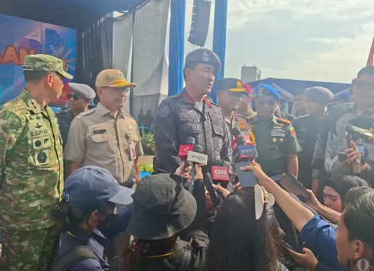 Kepala BNN RI Komjen Pol Suyudi Ario Seto bersama Kapolda Metro Jaya Irjen Pol Asep Edi Suheri bersama Sekda Prov DKI Jakarta usai melaksanakan Apel Kebangsaan di Silang Monas, Jakarta. (Sumber: Poskota/Angga Pahlevi)