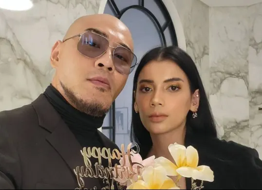 Deddy Corbuzier dan Sabrina Chairunnisa. (Sumber: Instagram)