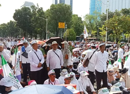 Para guru madrasah asal Pandeglang saat ikut demo di Jakarta. (Sumber: Istimewa)