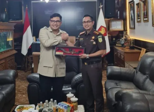 Ketua DPRD Kabupaten Bogor, Sastra Winara menerima kunjungan Kejari Kabupaten Bogor, Denny Achmad. (Sumber: Dok DPRD Kabupaten Bogor)