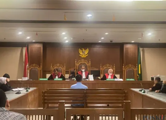 Mantan Kadisbud Jakarta, Iwan Henry Wardhana divonis 11 tahun penjara di PN Jakarta Pusat, Gunung Sahari Selatan, Kebayoran, Kamis, 30 Oktober 2025. (Sumber: Poskota/Ramot Sormin)