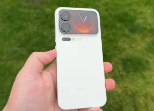 HP Xiaomi 17 Pro Max. (Sumber: YouTube/Average Dad)