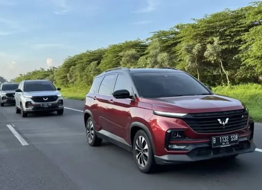 Ilusrasi tips aman berkendara di dalam tol untuk pemula. (Sumber: Wuling)