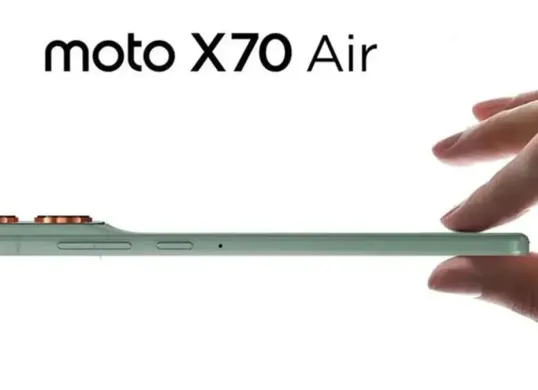 Moto X70 Air tampil elegan dengan bodi super tipis dan bobot ringan, memadukan gaya premium dan performa tangguh. (Sumber: Dok/Motorola)