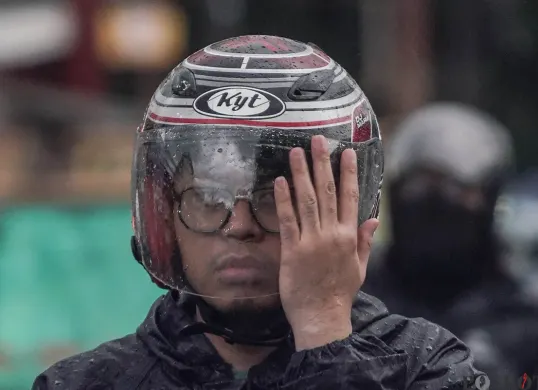 Temuan Kandungan Mikroplastik pada Hujan di Jakarta