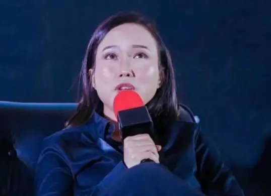 Direktur PT Melani Citra Permata atau lebih dikenal sebagai Mecimapro, Fransiska Dwi Melani, terseret dalam kasus dugaan penggelapan dana investasi konser grup K-pop TWICE di Jakarta. (Sumber: Instagram/@konserfeeds)