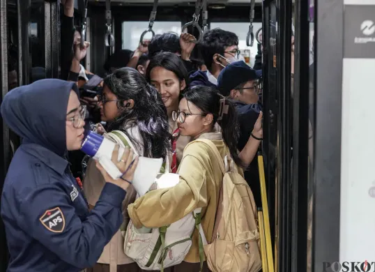 Ilustrasi karyawan Transjakarta. (Sumber: Poskota/Bilal Nugraha Ginanjar)