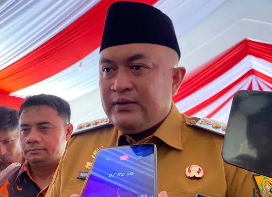 Bupati Bogor, Rudy Susmanto, mengajak masyarakat beraktifitas seperti biasa ditengah isu demonstrasi. (Sumber: Poskota/Giffar Rivana)