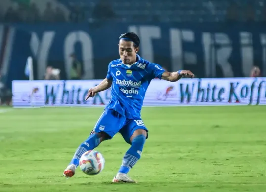Henhen Herdiana Dipinjamkan Persib Bandung ke Persik Kediri: Babak Baru Karier Bek Kanan Loyalis Maung Bandung (Sumber: Dok/Persib)