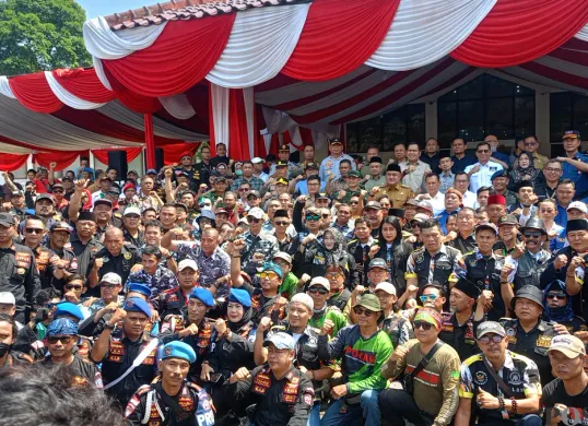 Forum komunikasi lintas ormas dan LSM se Kabupaten Bogor mendeklarasikan diri jaga kondusifitas wilayah di tengah isu demonstrasi besar-besaran di wilayah Bogor, Senin 1 September 2025. (Sumber: Poskota/Giffar Rivana)