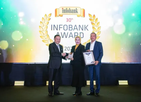 bjb kembali menorehkan dua penghargaan bergengsi sekaligus dalam ajang 30th Infobank Banking Appreciation 2025 di Hotel Indonesia Kempinski, Jakarta, Jumat, 29 Agustus 2025. (Sumber: Dok. bank bjb)