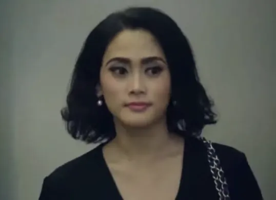Dina Albens, pengusaha Albens Cider dan pendiri Ambah Batik, yang kini namanya ramai diperbincangkan warganet. (Sumber: Instagram)