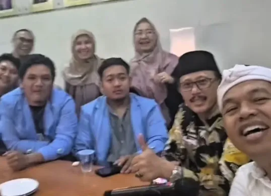 Gubernur Jawa Barat, Dedi Mulyadi berkunjung dan temui rektor serta presma Unisba. (Sumber: Instagram)
