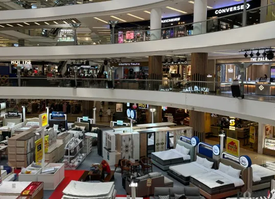 Suasana di Mall Ciputra, Jakarta Barat, tampak sepi pengunjung, Selasa, 2 September 2025. (Sumber: Poskota/Pandi Ramedhan)