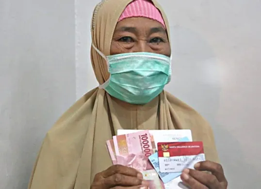Potret penerima dana bansos dari pemerintah. (Sumber: Kemensos)