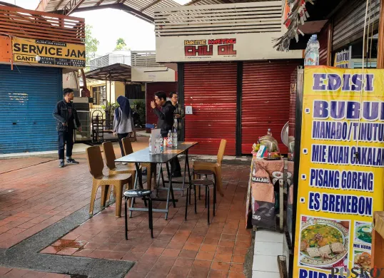 Suasana sepi pertokoan di District Blok M, Jakarta, Rabu, 3 September 2025. (Sumber: Poskota/Bilal Nugraha Ginanjar)