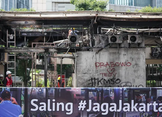 Potret halte Transjakarta pasca unjuk rasa di Jakarta. (Sumber: Poskota/Bilal Nugraha Ginanjar)