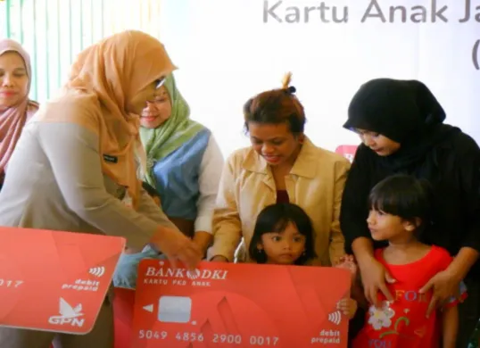 Potret pembagian rekening bansos Kartu Anak Jakarta (KAJ). (Sumber: Dinsos DKI Jakarta)